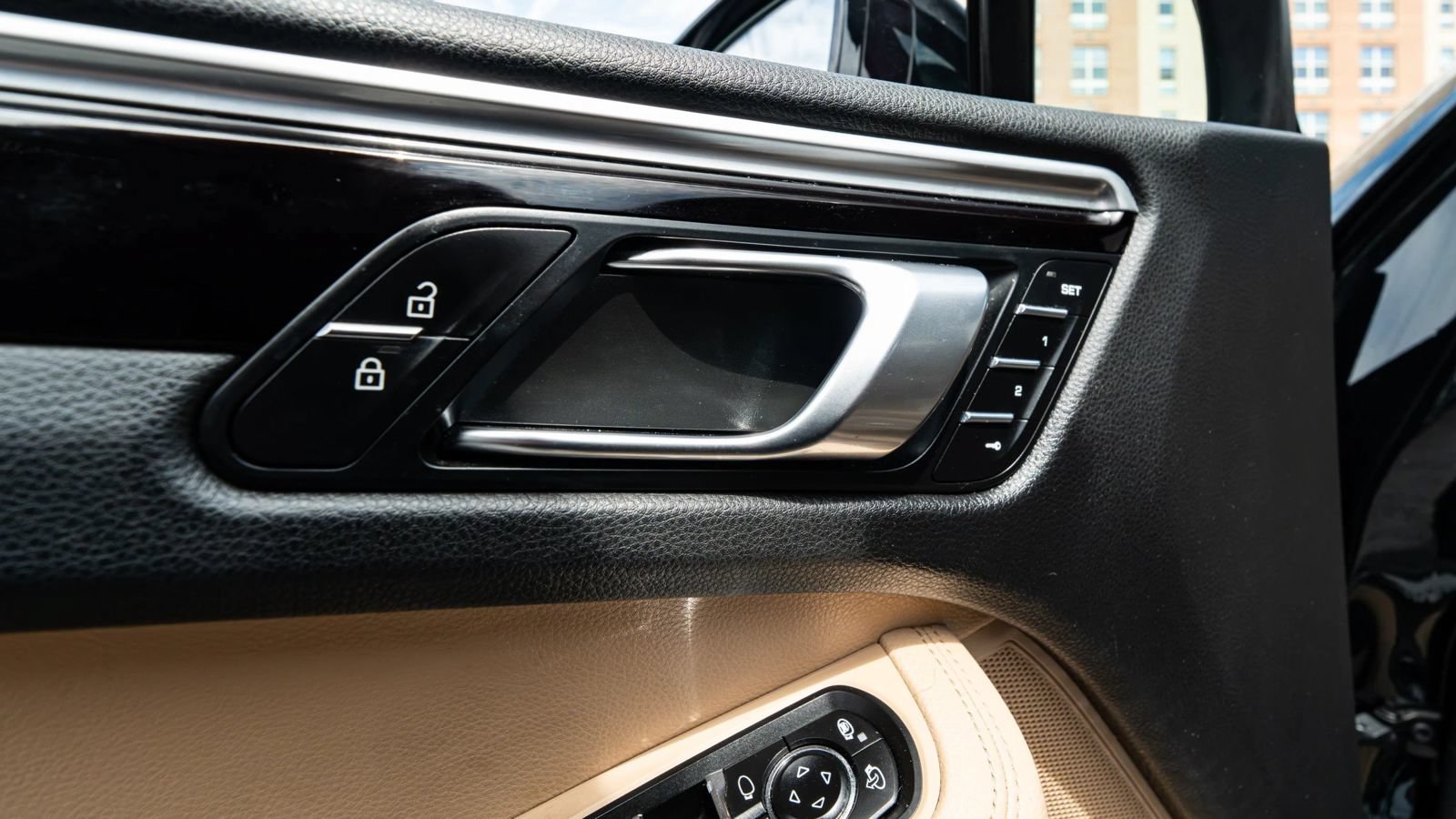 Used 2019 Porsche Macan AWD/4WD image 31