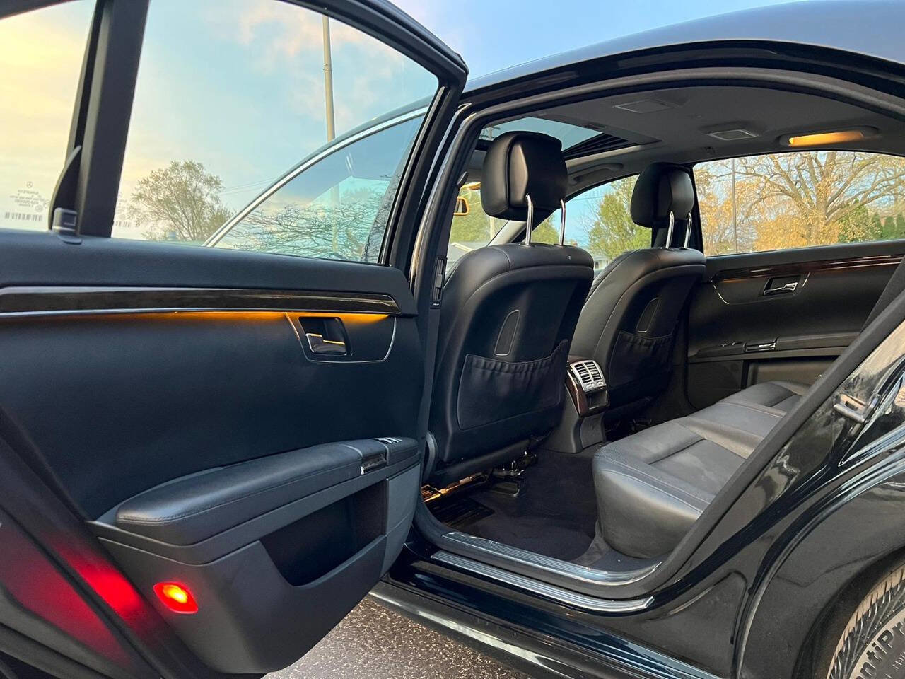 Used 2011 Mercedes-Benz S 400 w/ Sport Pkg image 20