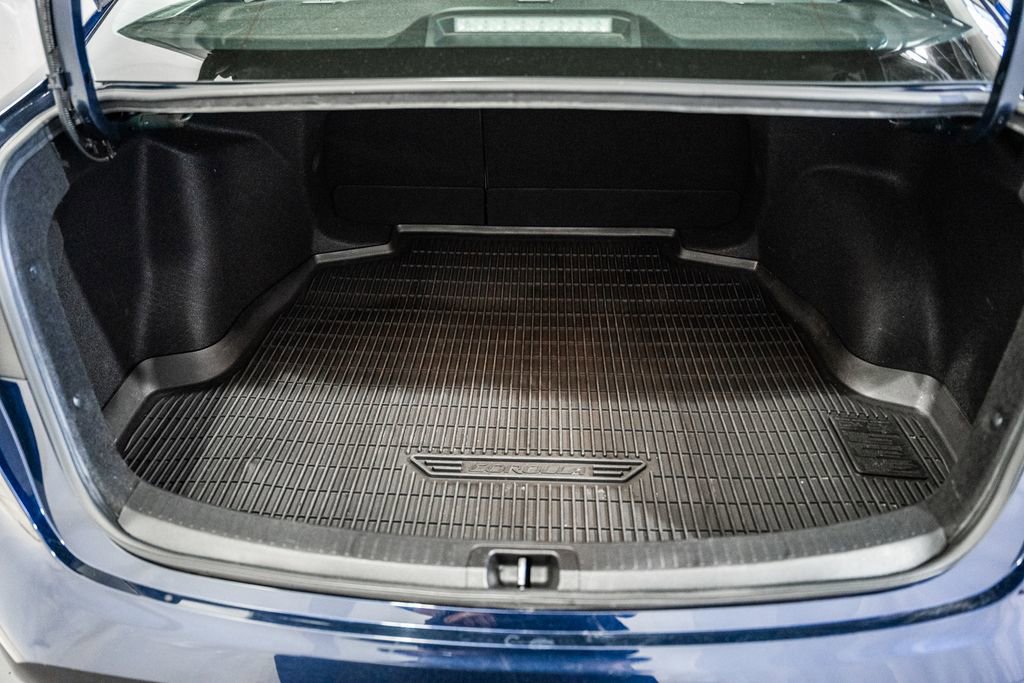 Used 2024 Toyota Corolla SE w/ SE Convenience Package image 8