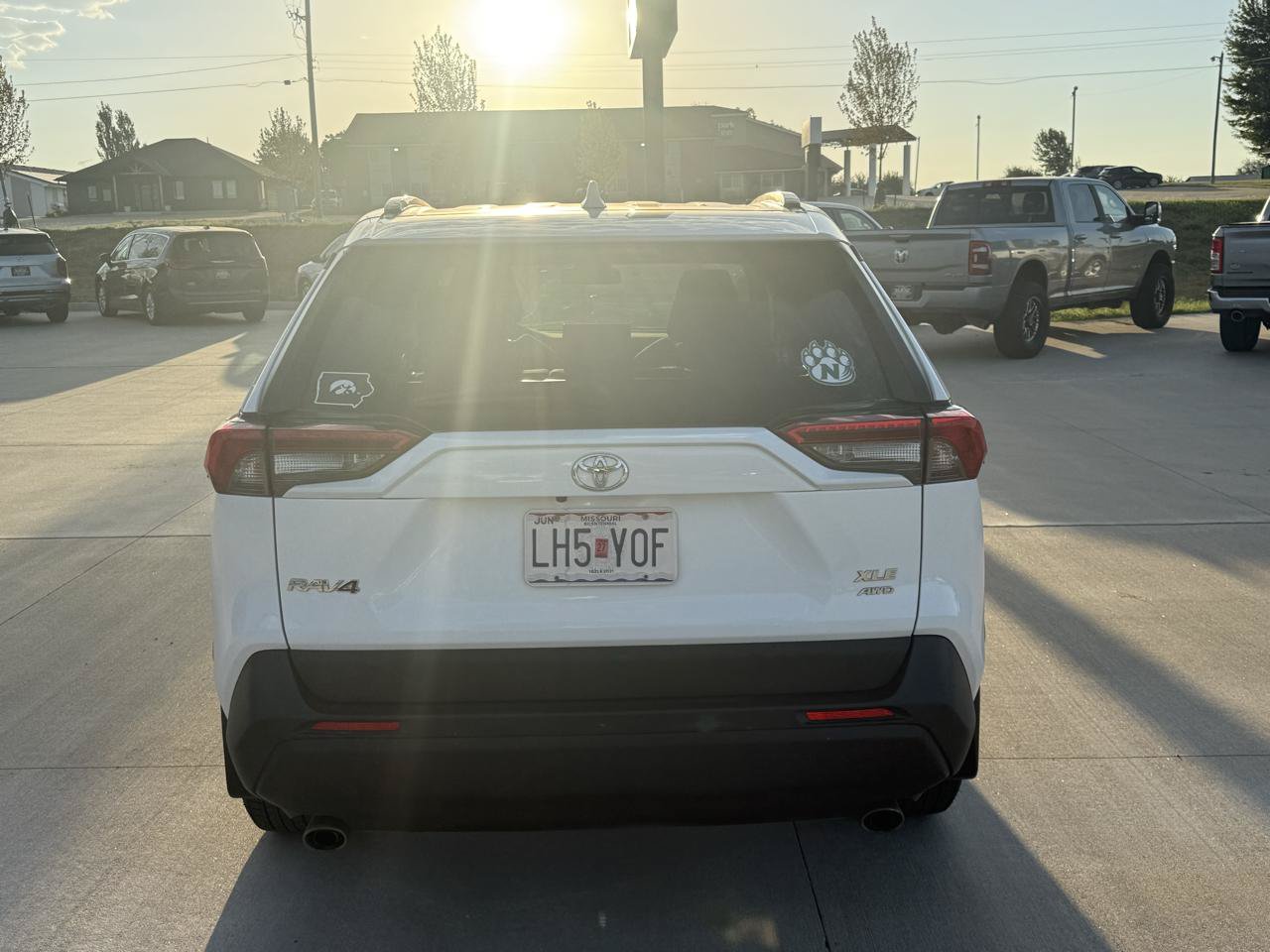 Used 2021 Toyota RAV4 XLE AWD/4WD image 4