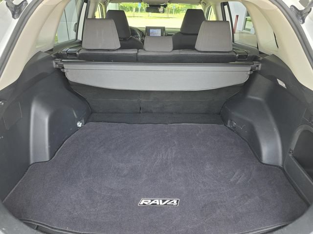 Used 2019 Toyota RAV4 XLE w/ Carpet Mat Package AWD/4WD image 13