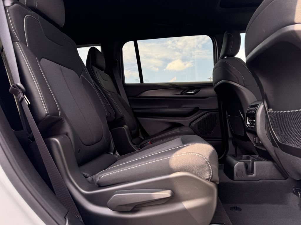 New 2026 Jeep Grand Cherokee L 4WD image 12