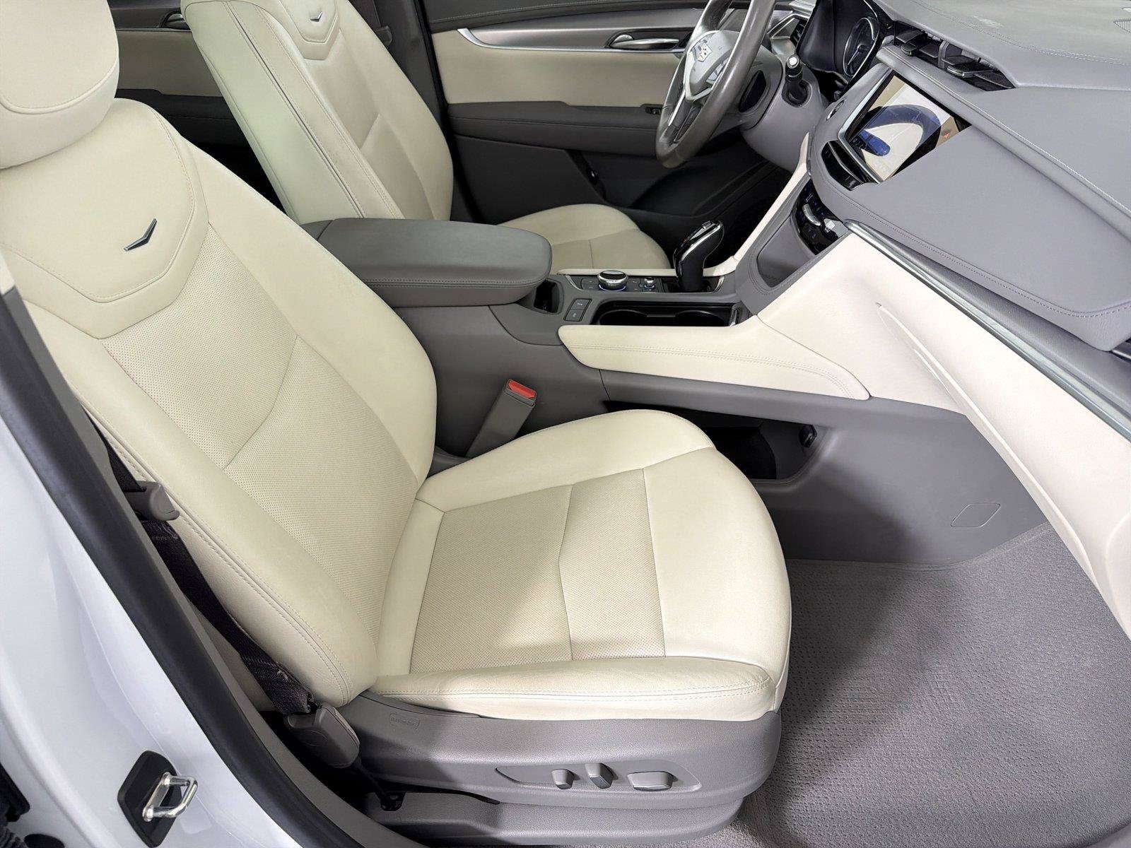 Certified 2024 Cadillac XT5 Premium Luxury AWD/4WD image 11