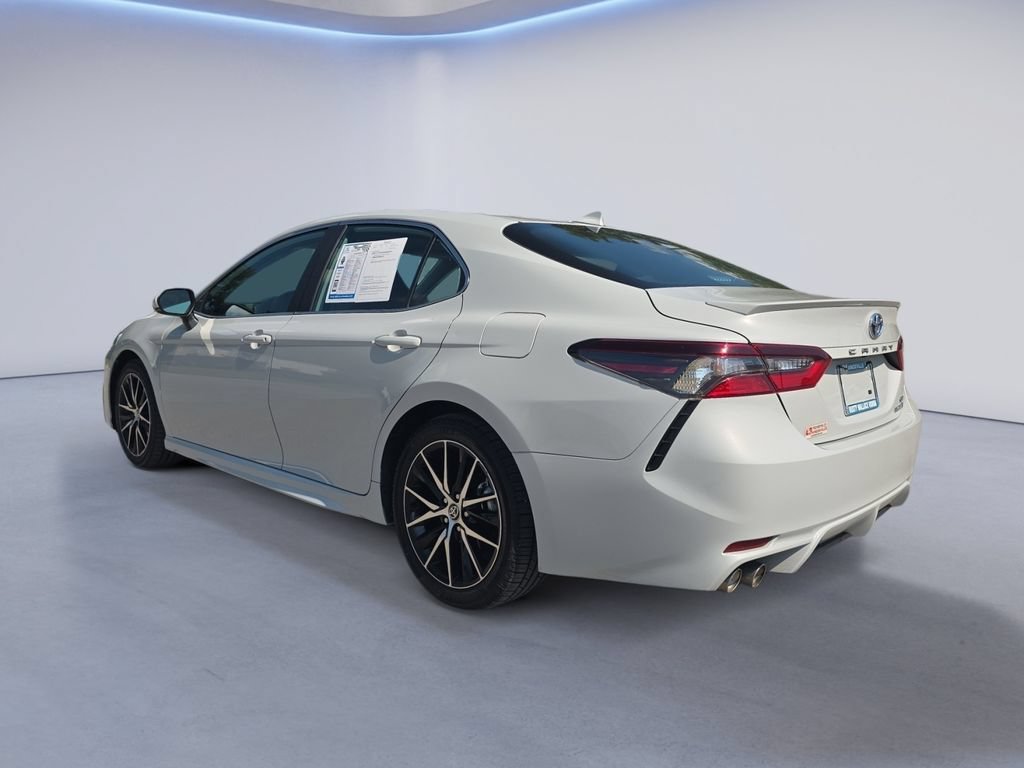 Used 2024 Toyota Camry SE FWD image 3