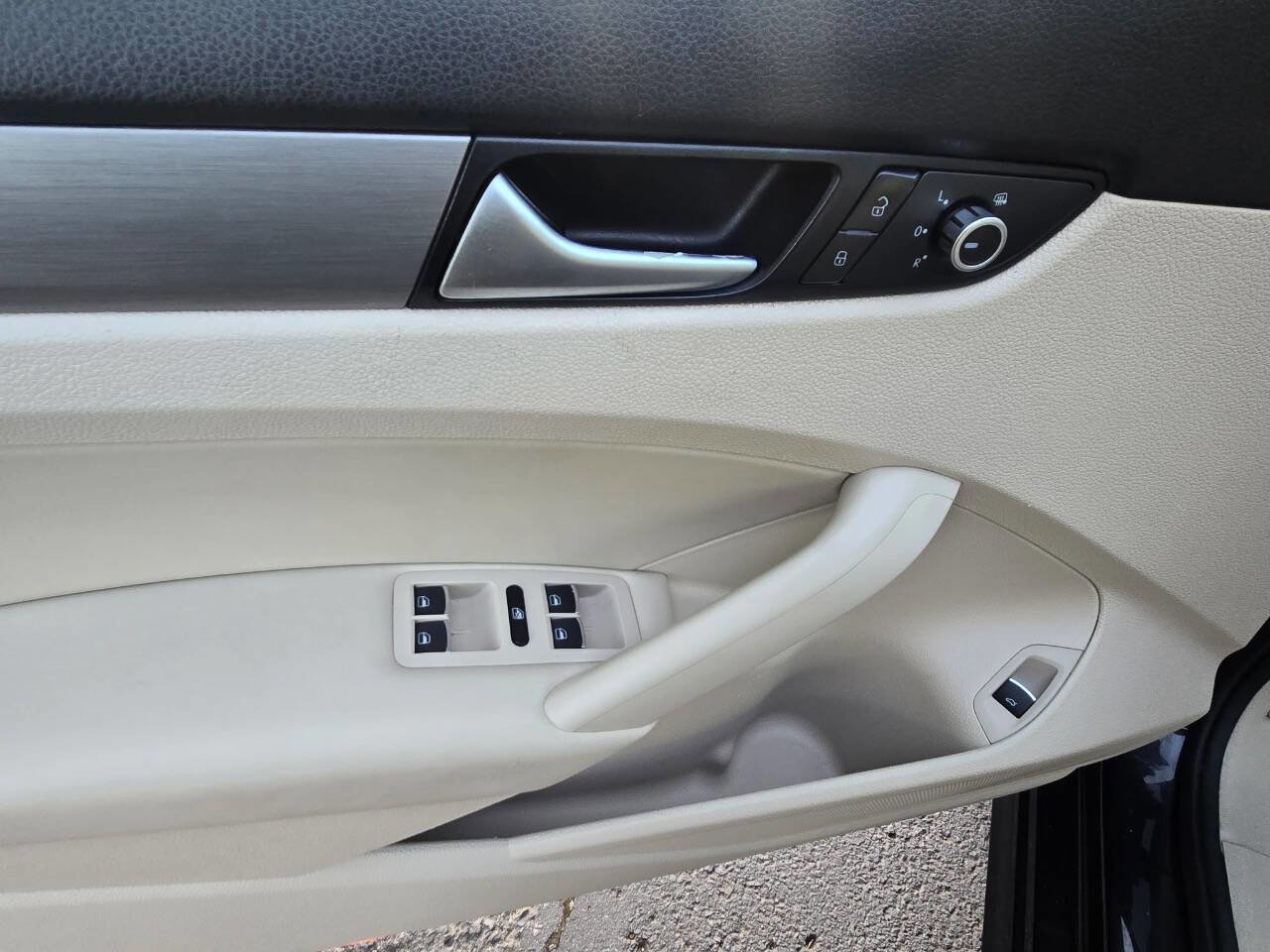 Used 2014 Volkswagen Passat TDI SE FWD image 36