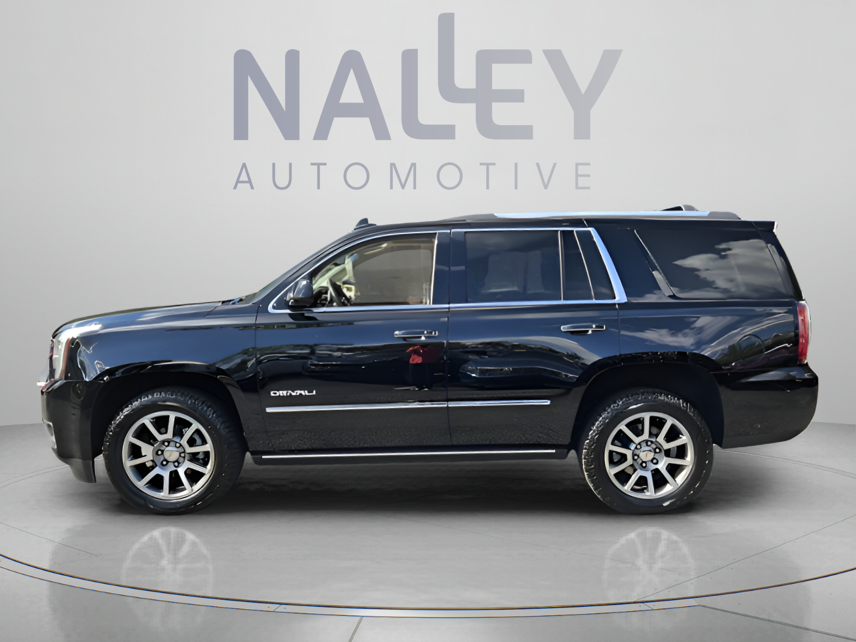 Used 2019 GMC Yukon Denali AWD/4WD image 2