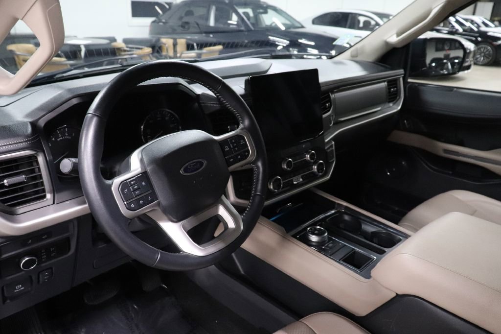 Used 2023 Ford Expedition XLT image 12