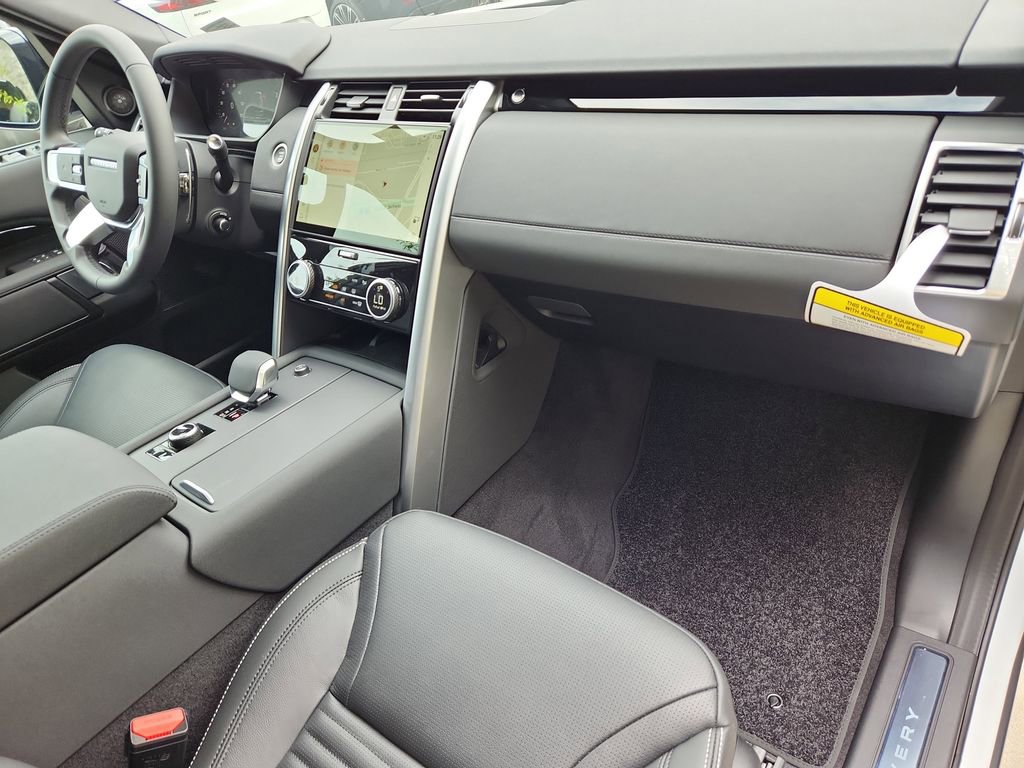 Certified 2025 Land Rover Discovery S AWD/4WD image 29