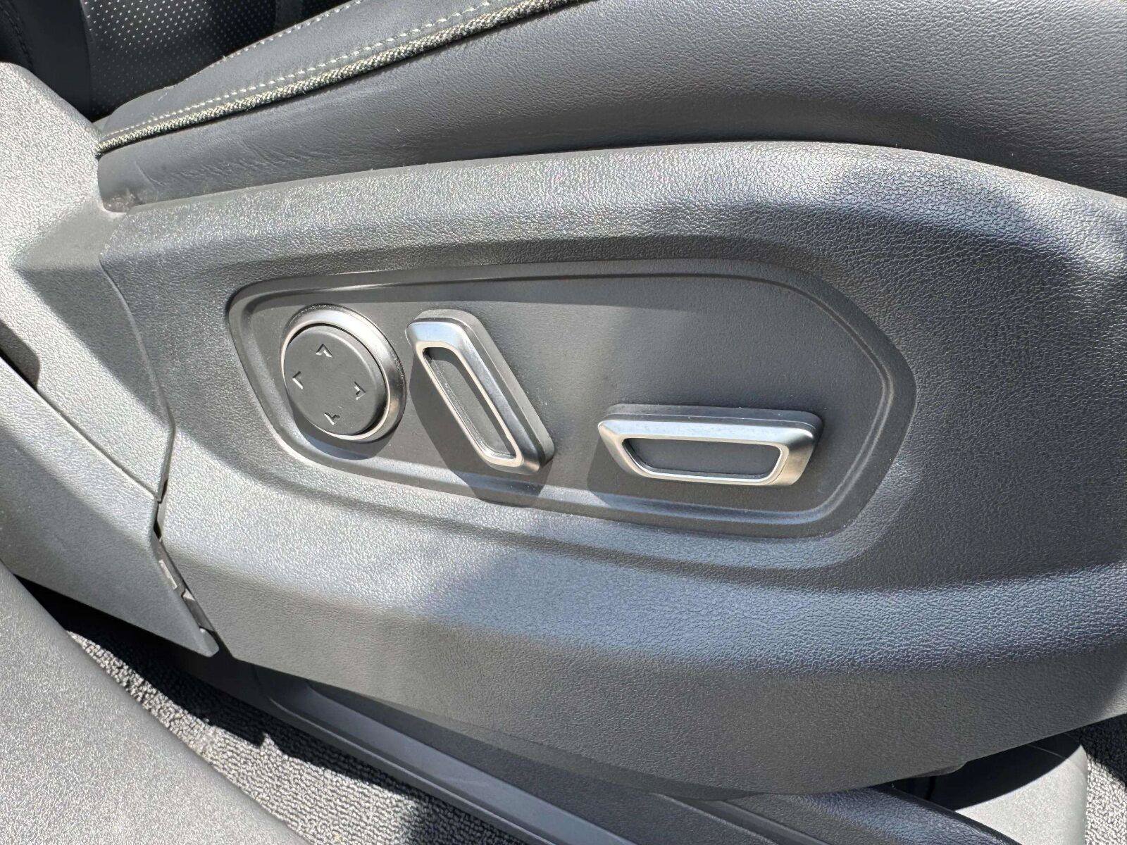 Used 2025 Rivian R1S Adventure AWD/4WD image 60