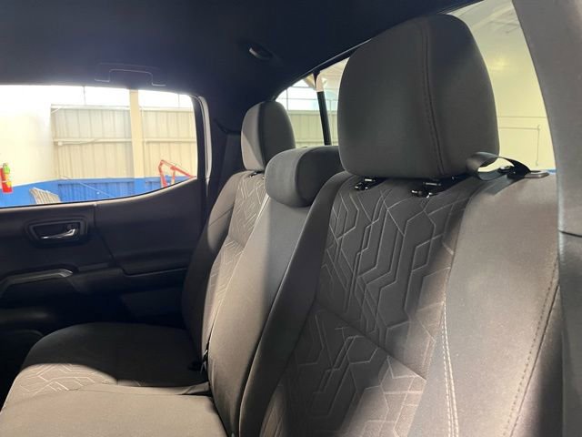 Used 2016 Toyota Tacoma TRD Sport w/ Towing Package image 17