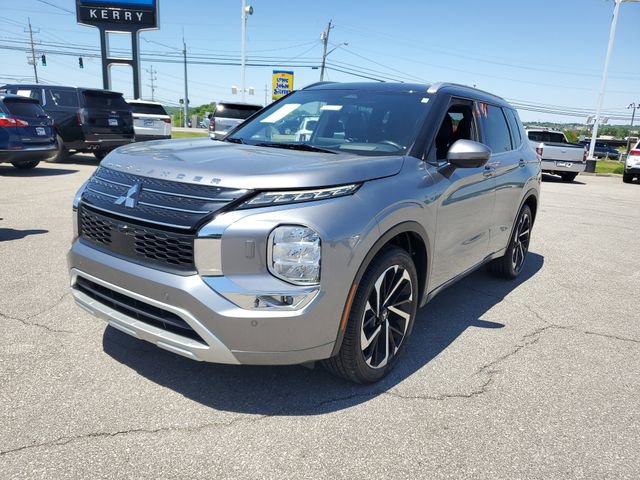 Used 2023 Mitsubishi Outlander SEL AWD/4WD image 2