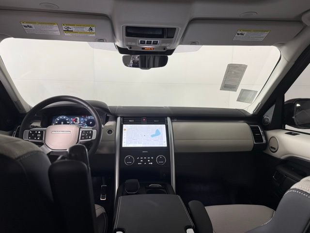 New 2025 Land Rover Discovery Metropolitan Edition AWD/4WD image 27
