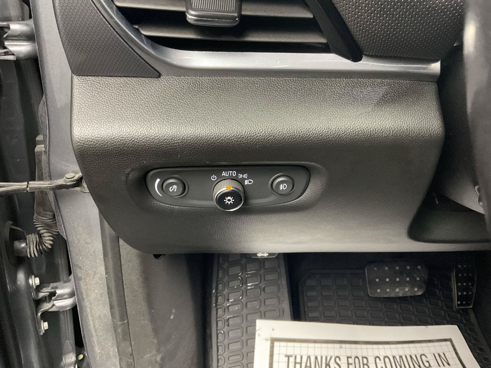 Used 2020 Chevrolet Traverse Premier FWD image 13