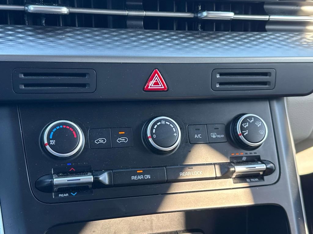 Certified 2024 Kia Carnival LX image 33