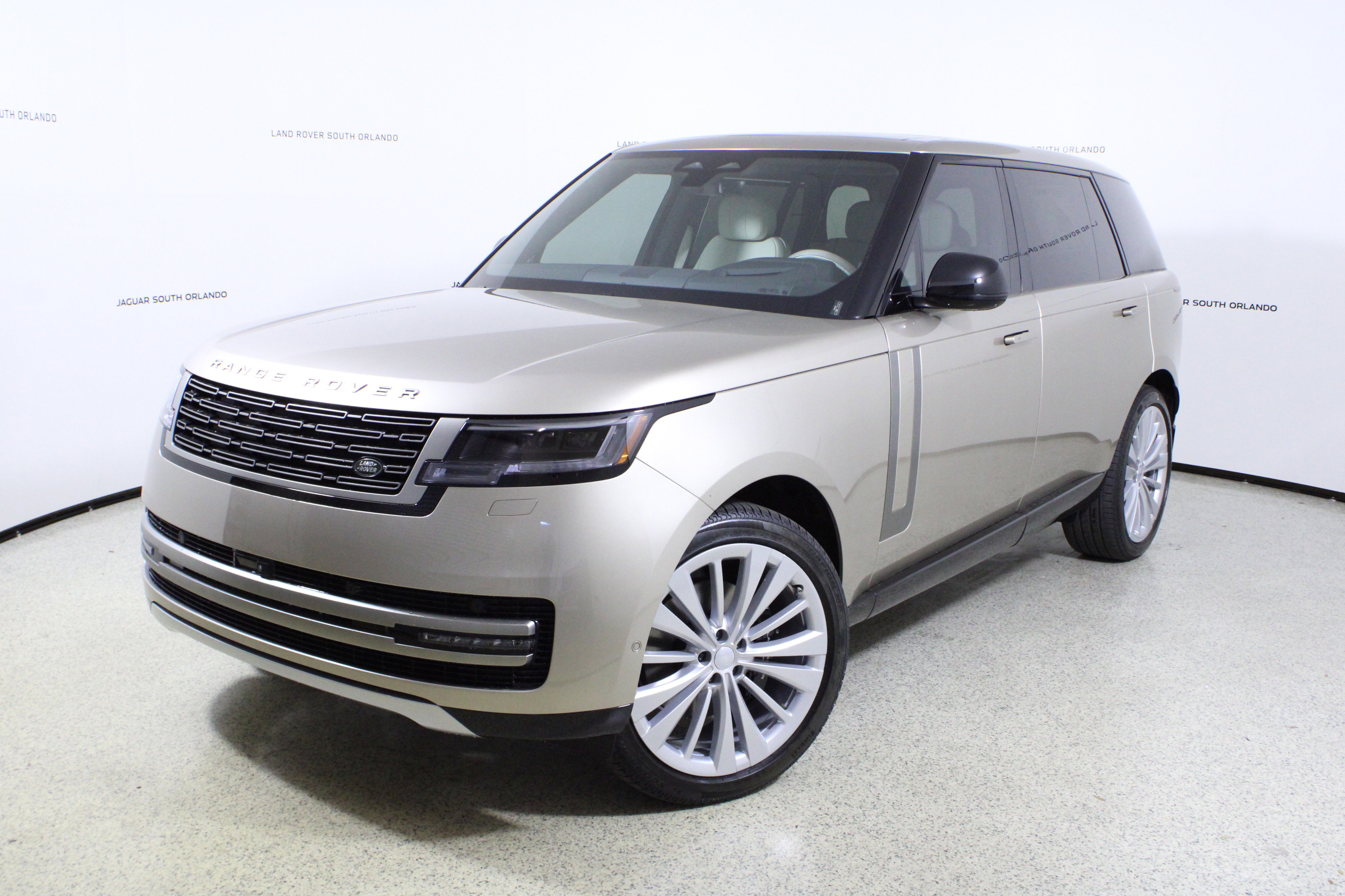 New 2026 Land Rover Range Rover Long Wheelbase SE image 1