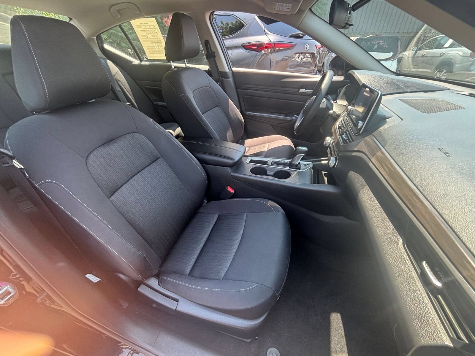 Used 2025 Nissan Altima 2.5 SV FWD image 33