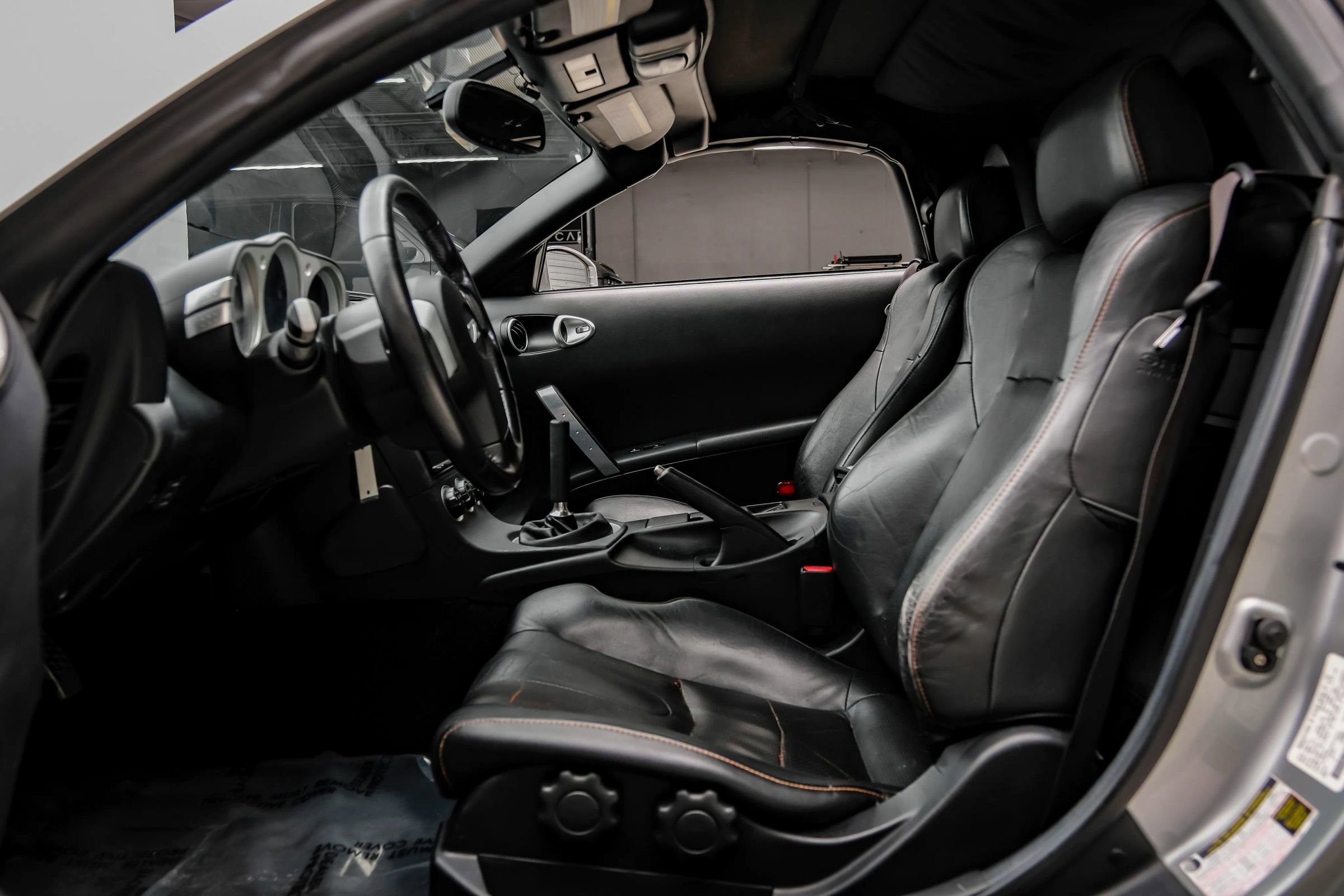 Used 2005 Nissan 350Z Touring RWD image 3