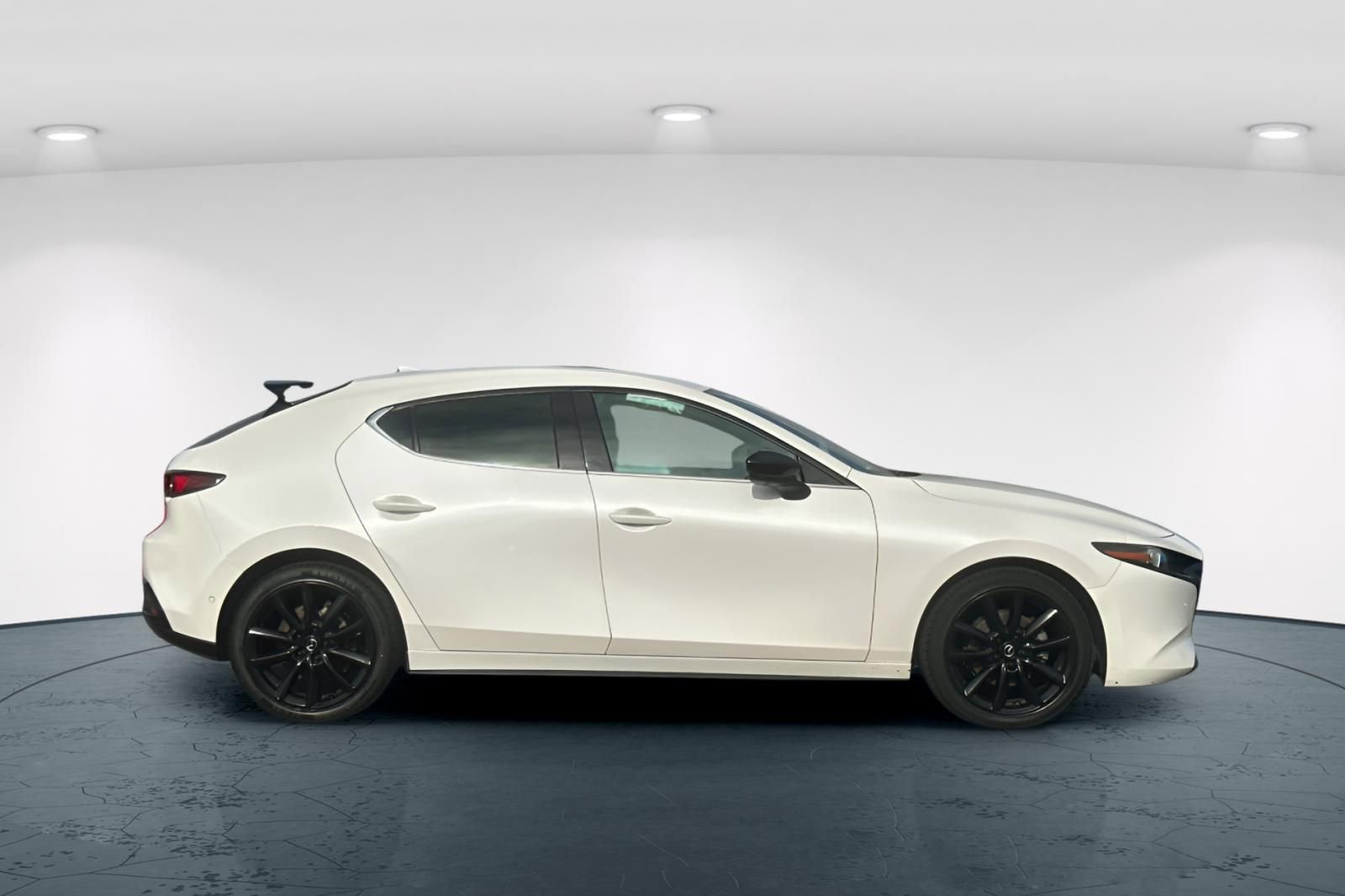 Used 2021 MAZDA MAZDA3 Hatchback w/Premium Plus Pkg image 7