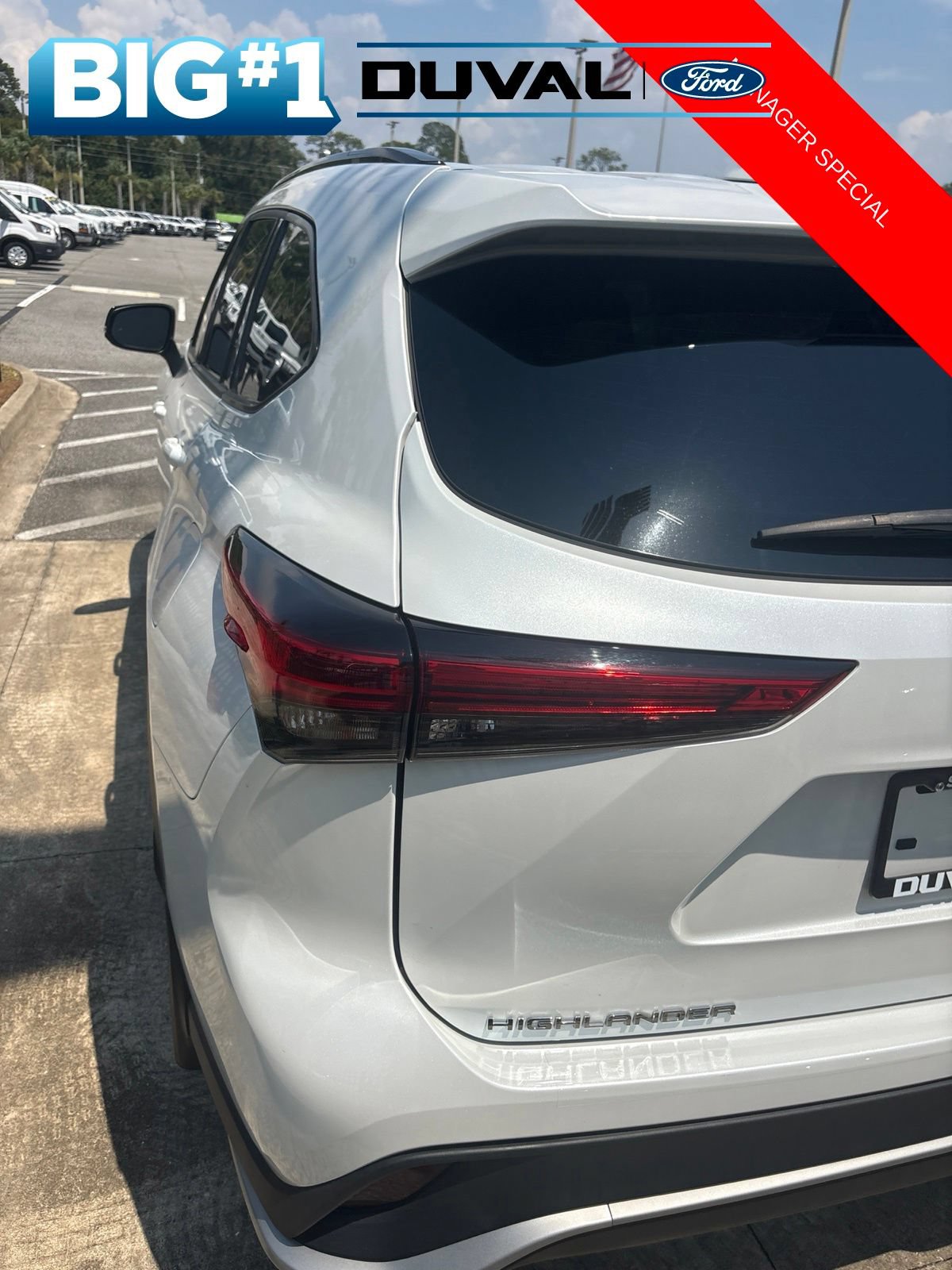Used 2023 Toyota Highlander XSE FWD image 8