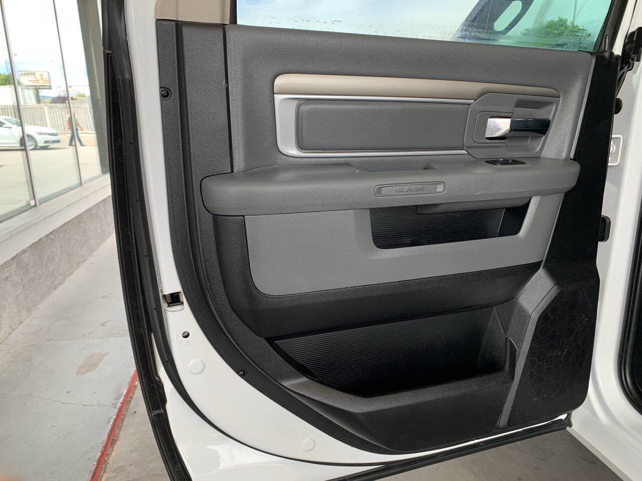 Used 2014 RAM 2500 SLT w/ Luxury Group AWD/4WD image 15