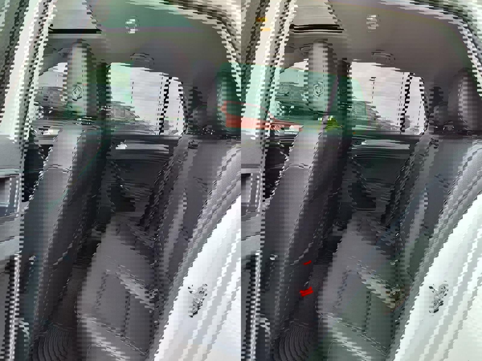 Used 2020 Volkswagen Golf 4-Door image 22