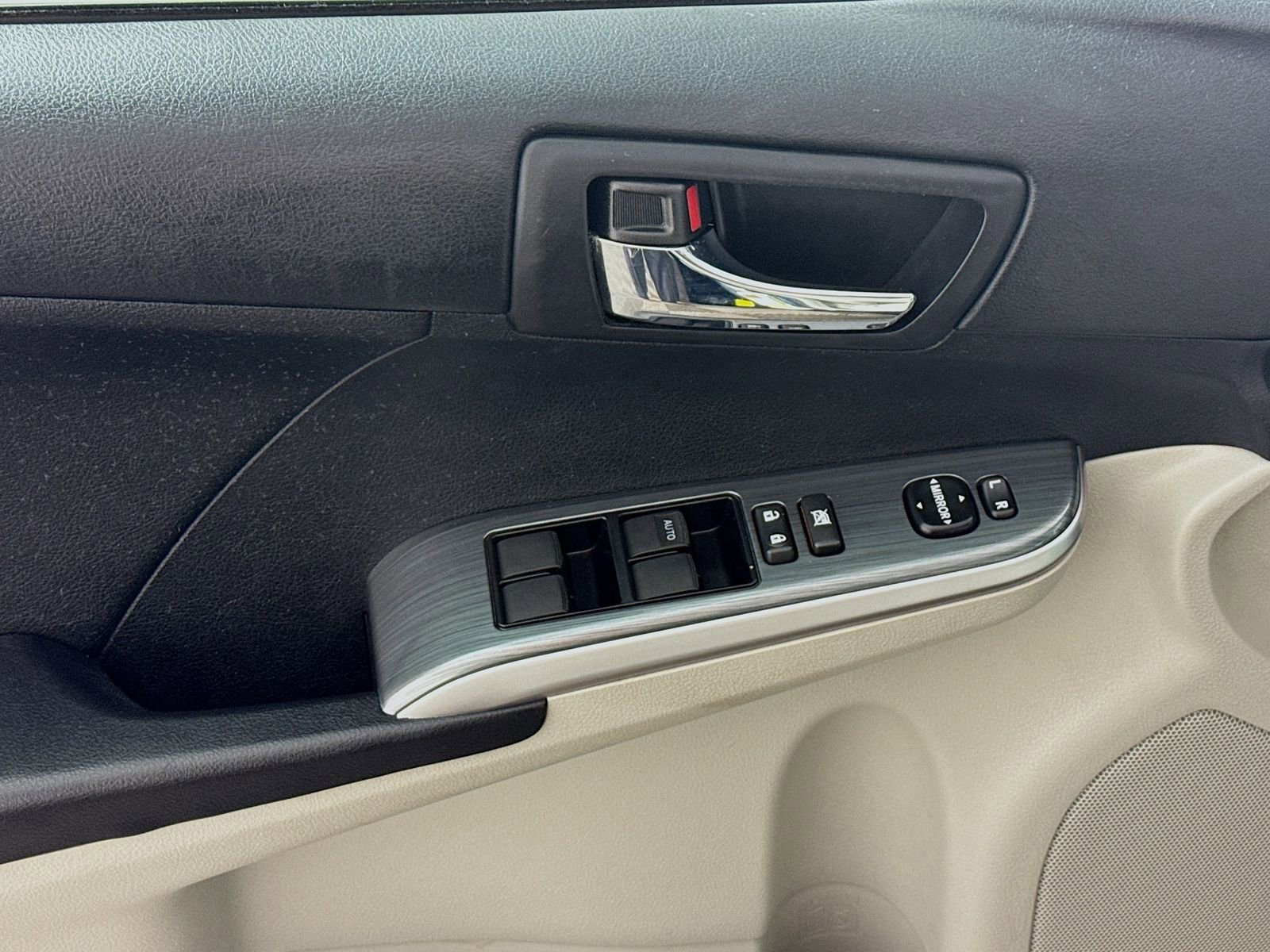 Used 2012 Toyota Camry LE image 14