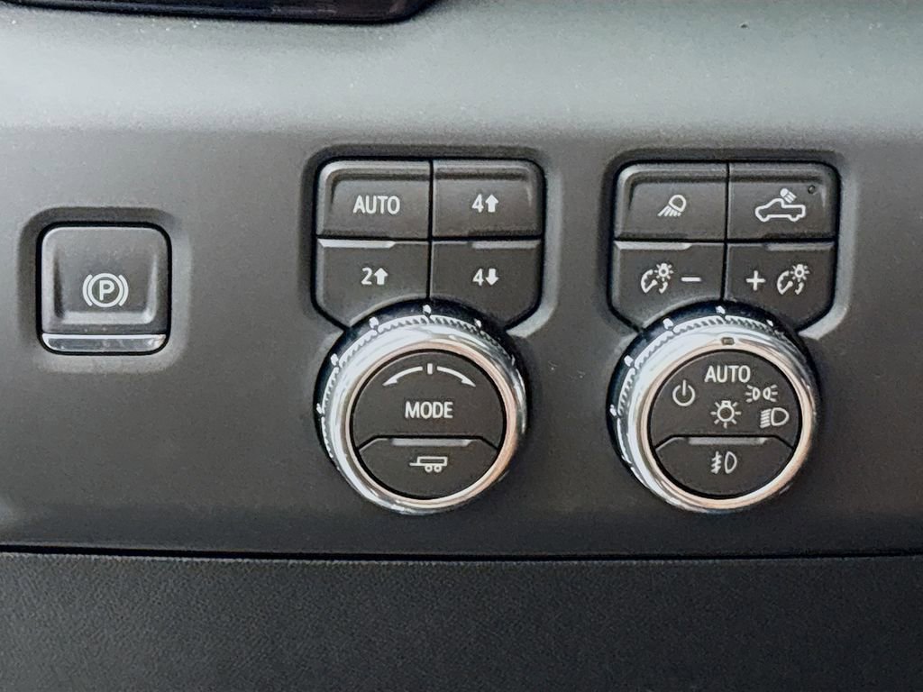 New 2026 GMC Sierra 3500 Denali Ultimate w/ LPO, Black Badging Package image 10