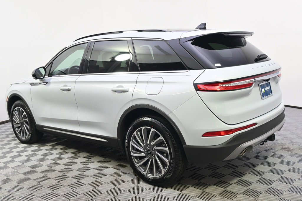 New 2025 Lincoln Corsair Reserve w/ Towing Package image 3