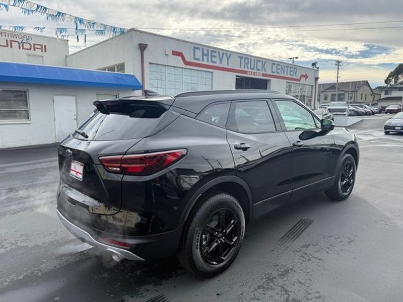 New 2025 Chevrolet Blazer LT w/ Midnight/Sport Edition AWD/4WD image 5