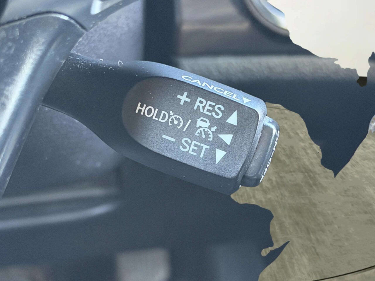 Used 2018 Toyota Avalon XLE image 13