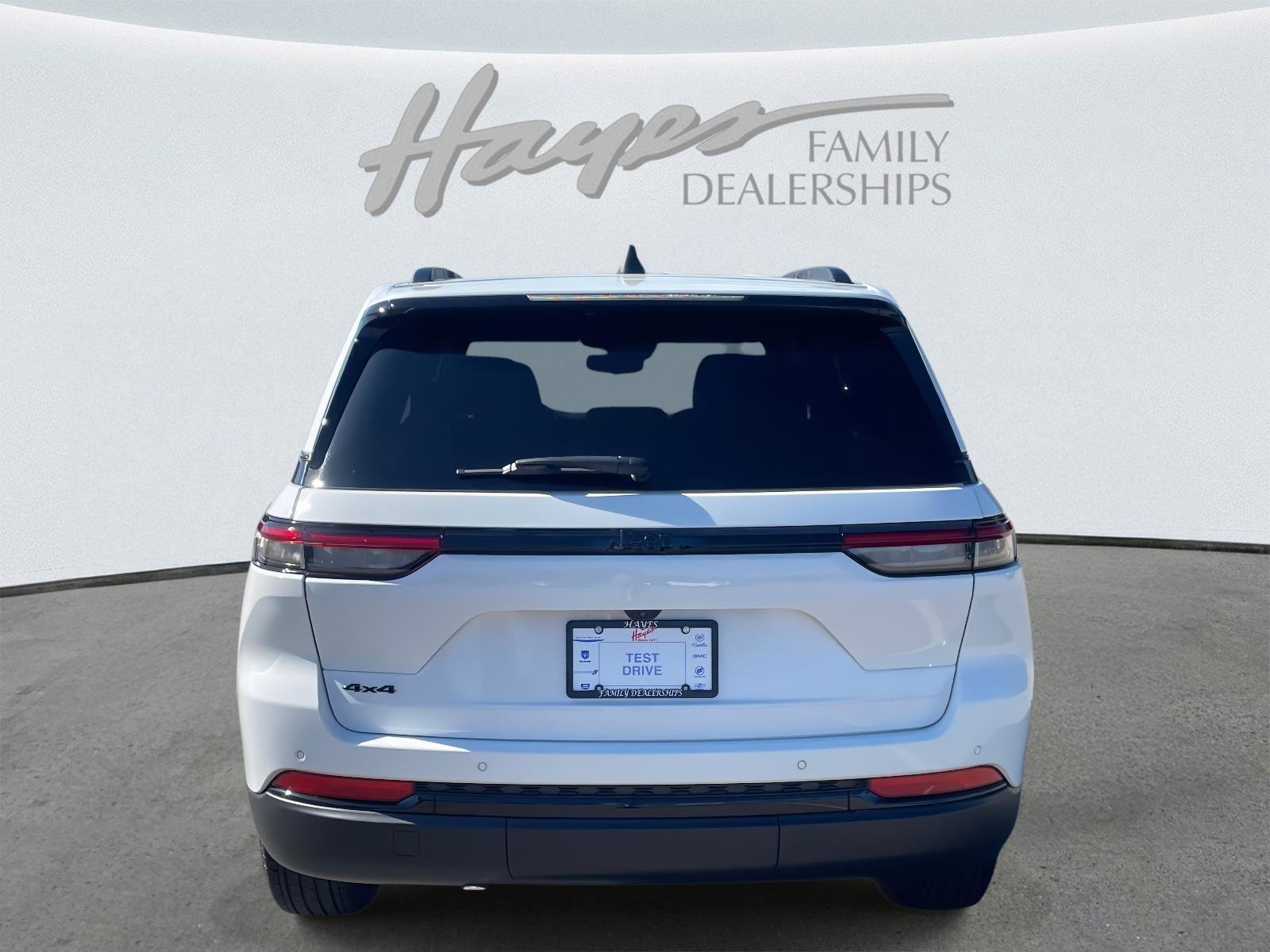 Used 2024 Jeep Grand Cherokee Altitude image 33