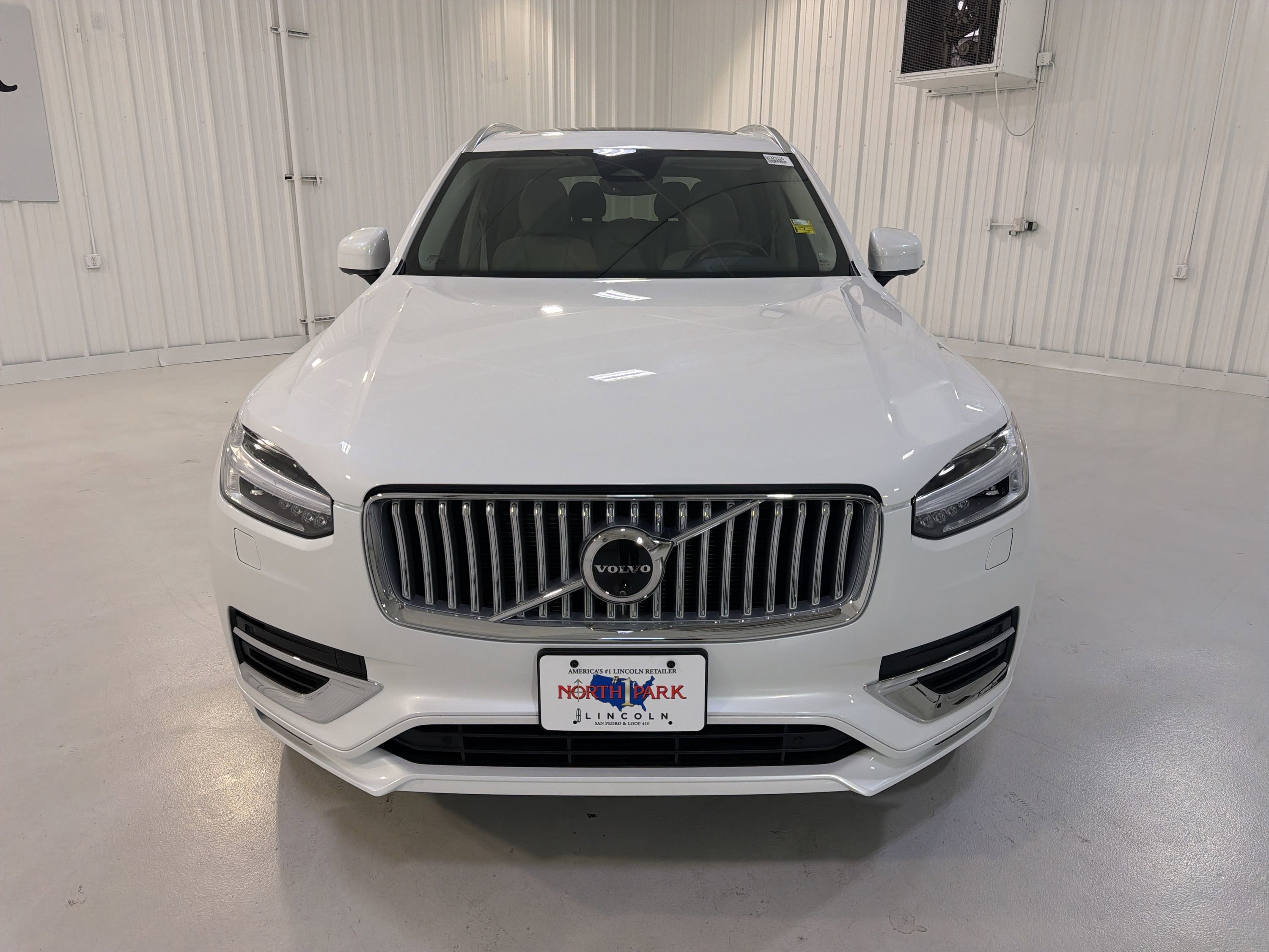 Used 2025 Volvo XC90 B5 Plus w/ Protection Package Premier AWD/4WD image 33