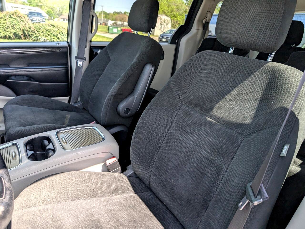 Used 2015 Dodge Grand Caravan SXT image 14