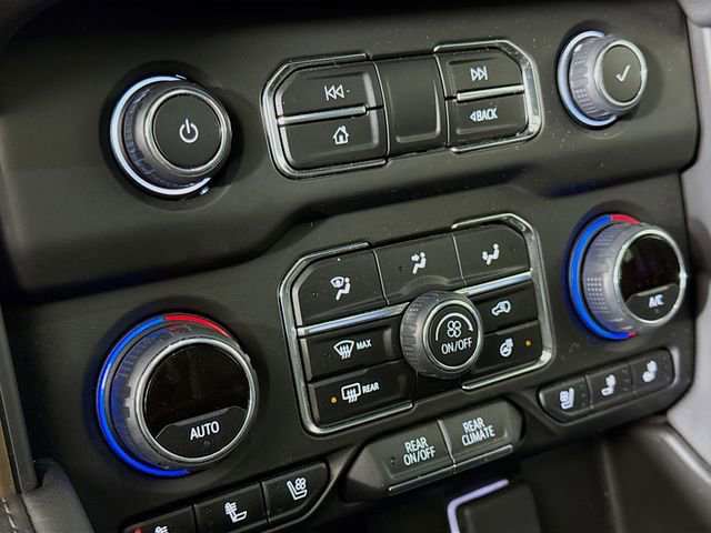 Used 2024 Chevrolet Suburban High Country w/ Advanced Technology Package image 19