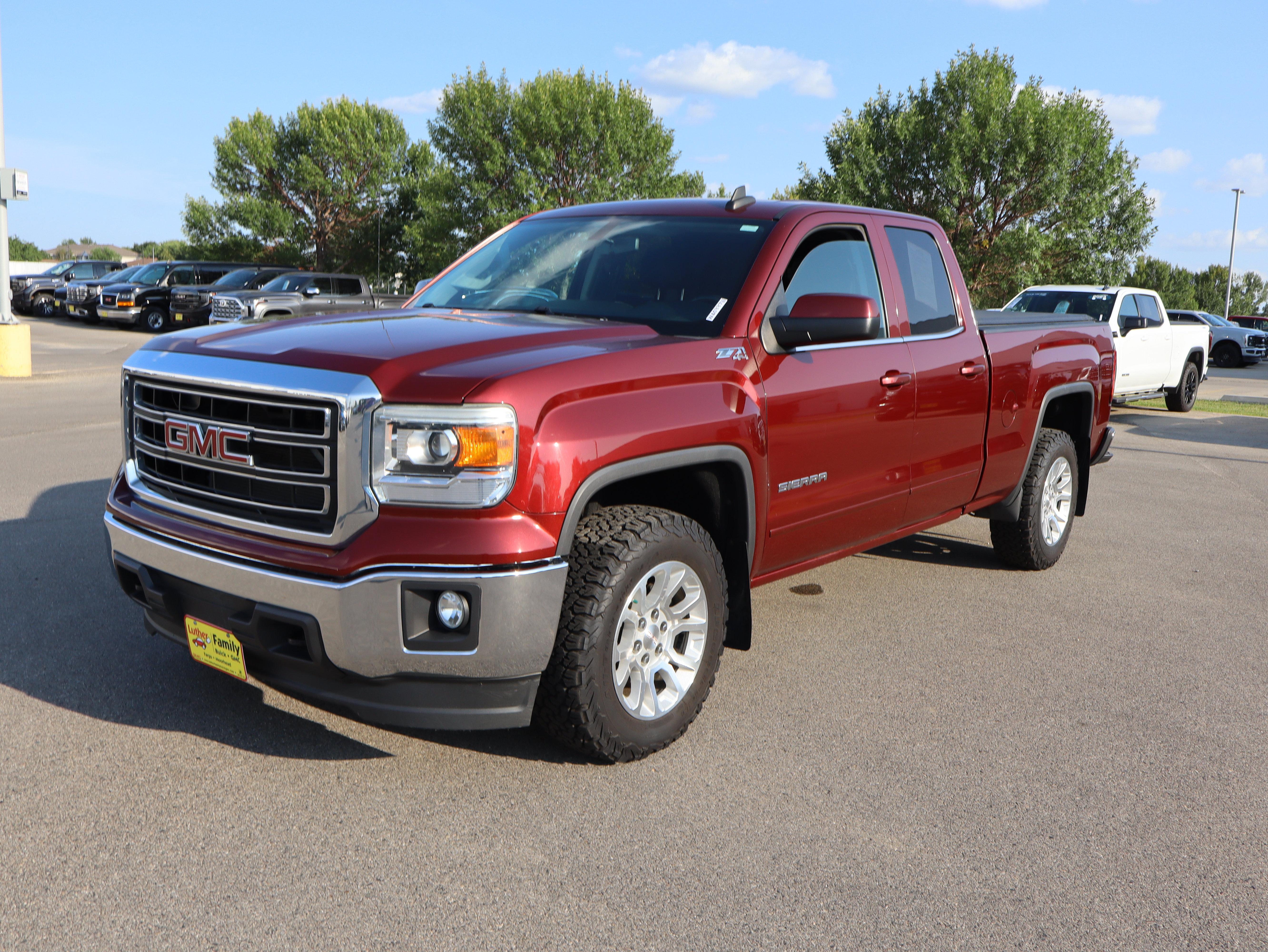Used 2015 GMC Sierra 1500 SLE w/ SLE Value Package AWD/4WD image 3