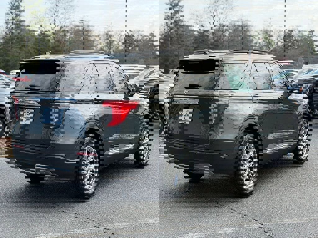 Used 2023 Ford Explorer XLT w/ Equipment Group 202A image 7