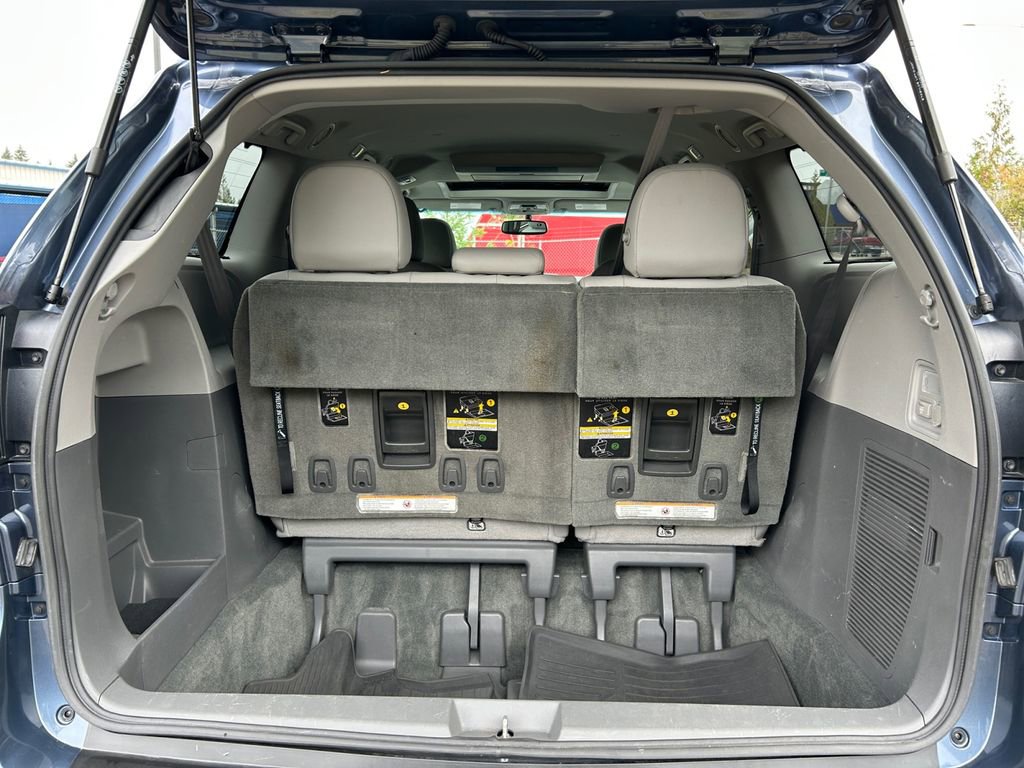 Used 2017 Toyota Sienna XLE Premium image 24