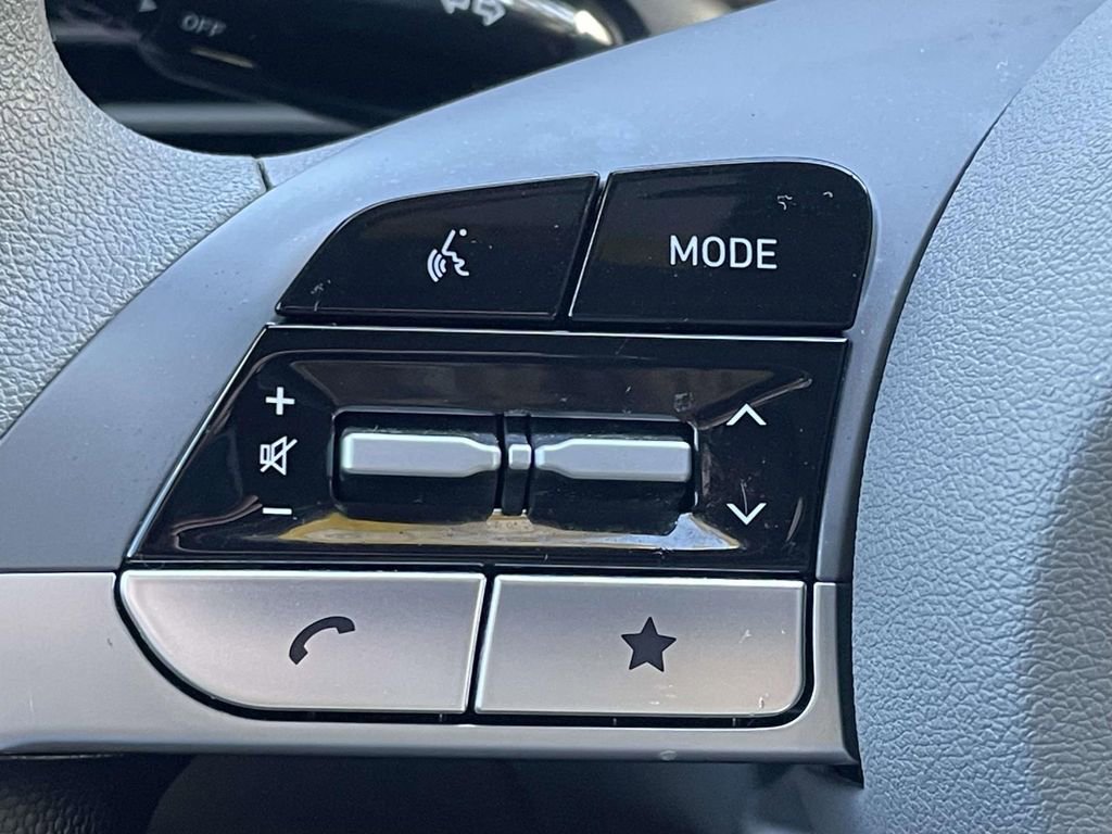 New 2025 Hyundai Elantra SE FWD image 19