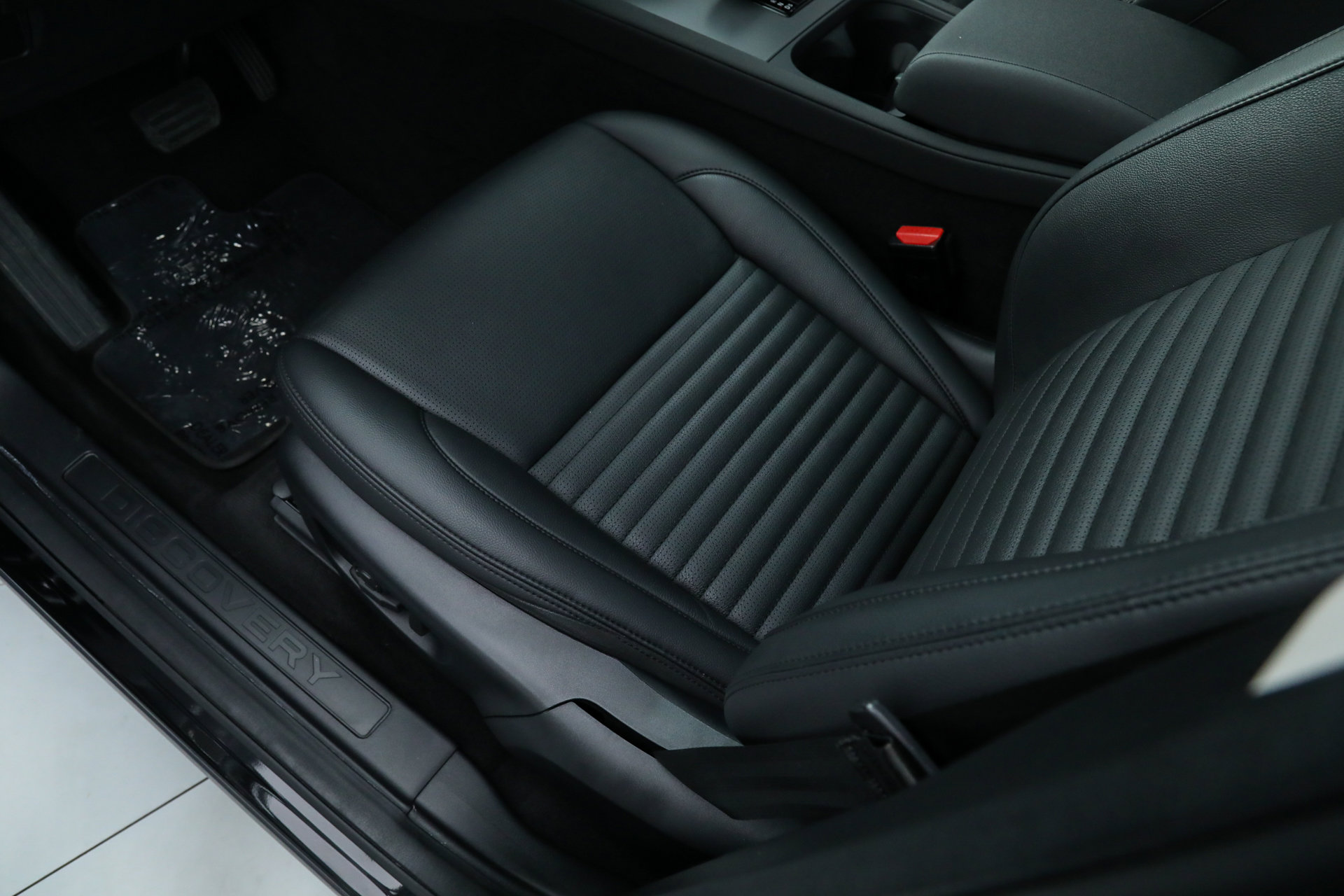 Used 2024 Land Rover Discovery Sport S image 25