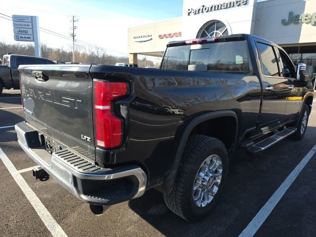 Used 2025 Chevrolet Silverado 2500 LTZ w/ LTZ Premium Package image 9