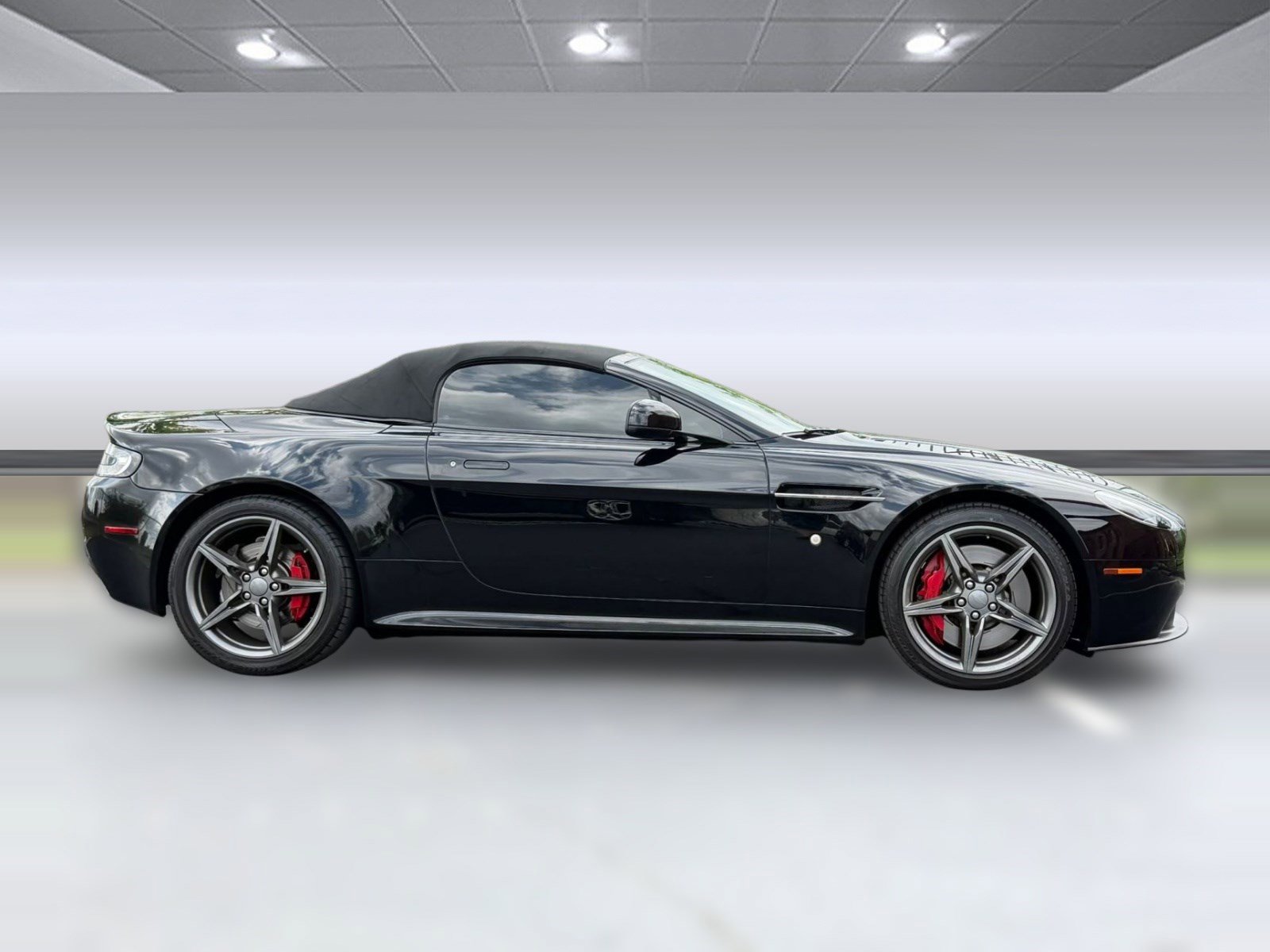 Used 2016 Aston Martin V8 Vantage GT image 8