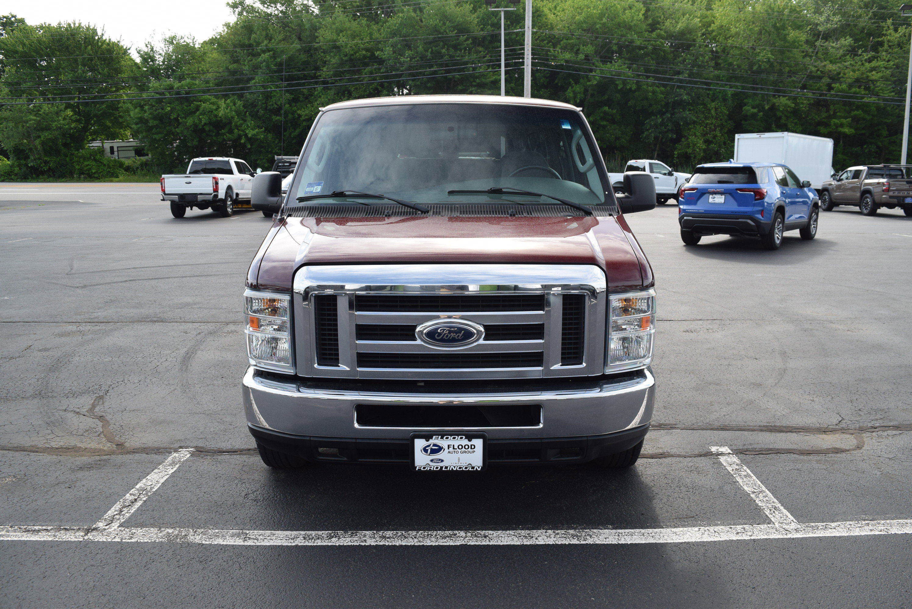 Used 2008 Ford E-350 and Econoline 350 Super Duty Wagon RWD image 2