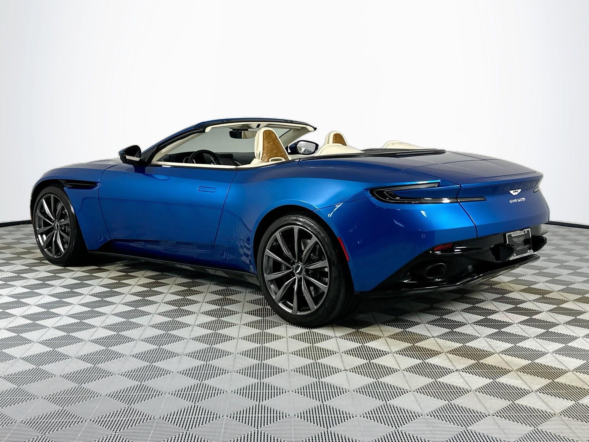 Used 2019 Aston Martin DB11 Volante RWD image 2