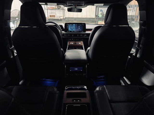 Certified 2025 Lincoln Aviator Black Label image 25