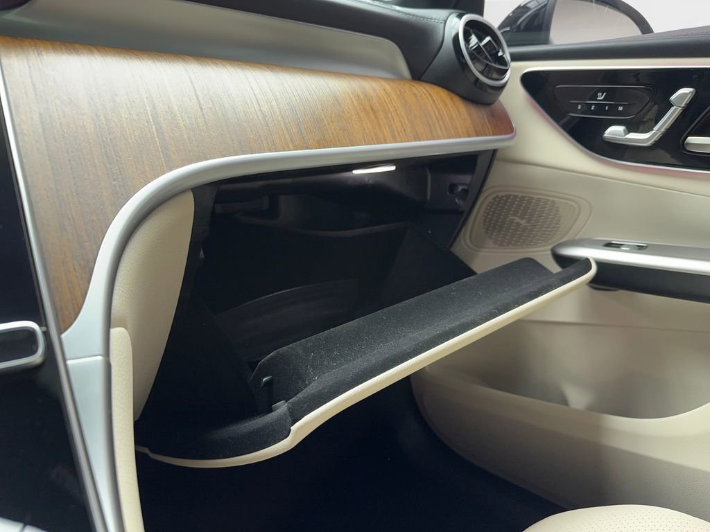 Used 2024 Mercedes-Benz GLC 300 4MATIC image 33