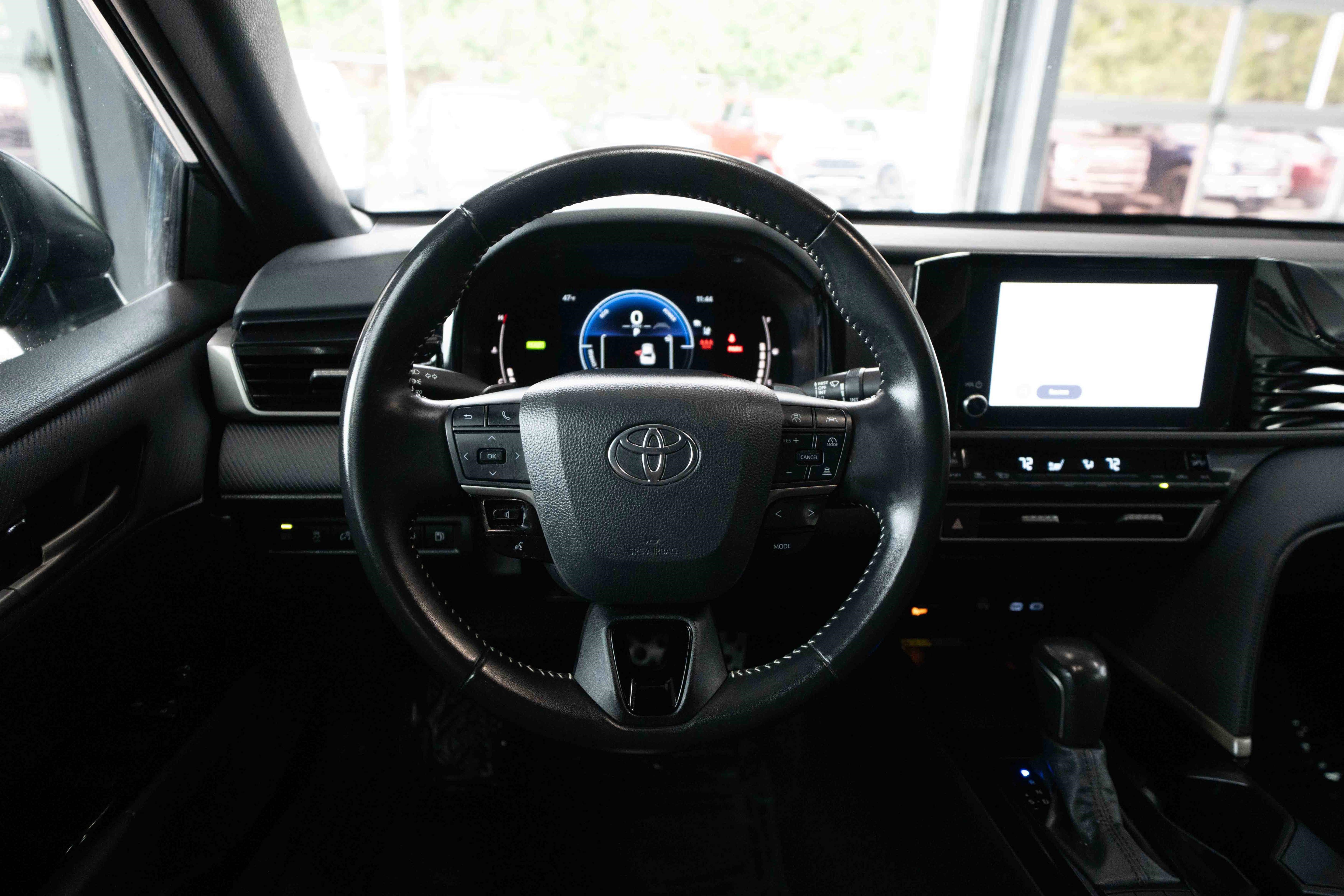 Used 2025 Toyota Camry SE FWD image 20