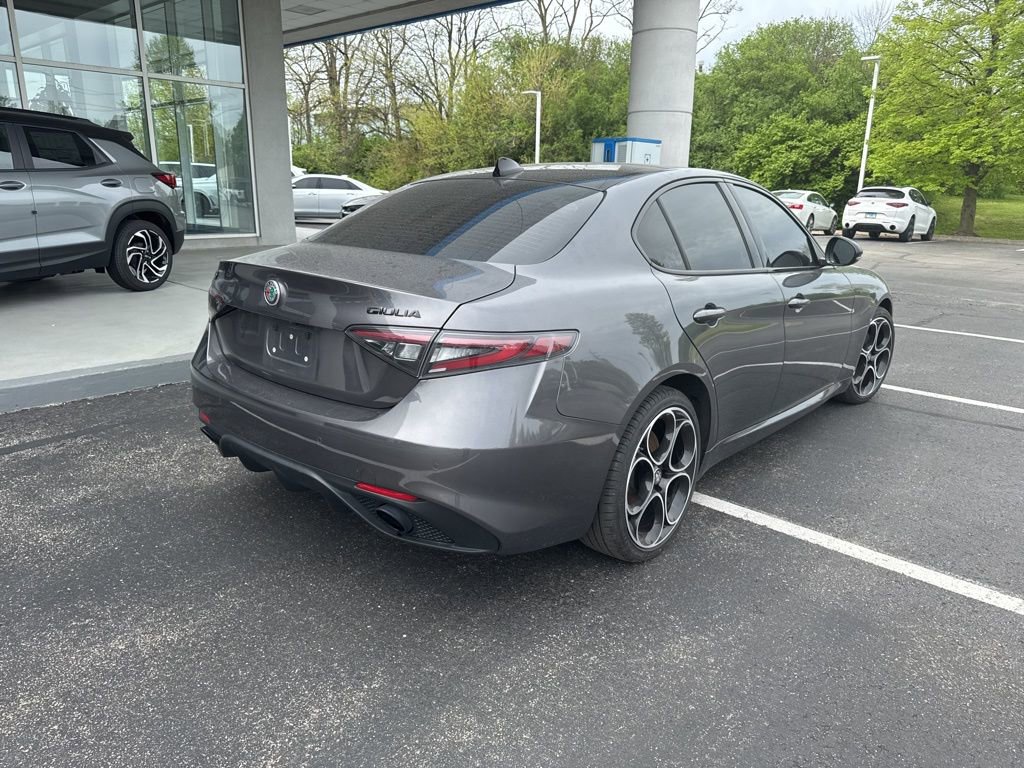 Used 2024 Alfa Romeo Giulia Veloce AWD/4WD image 5
