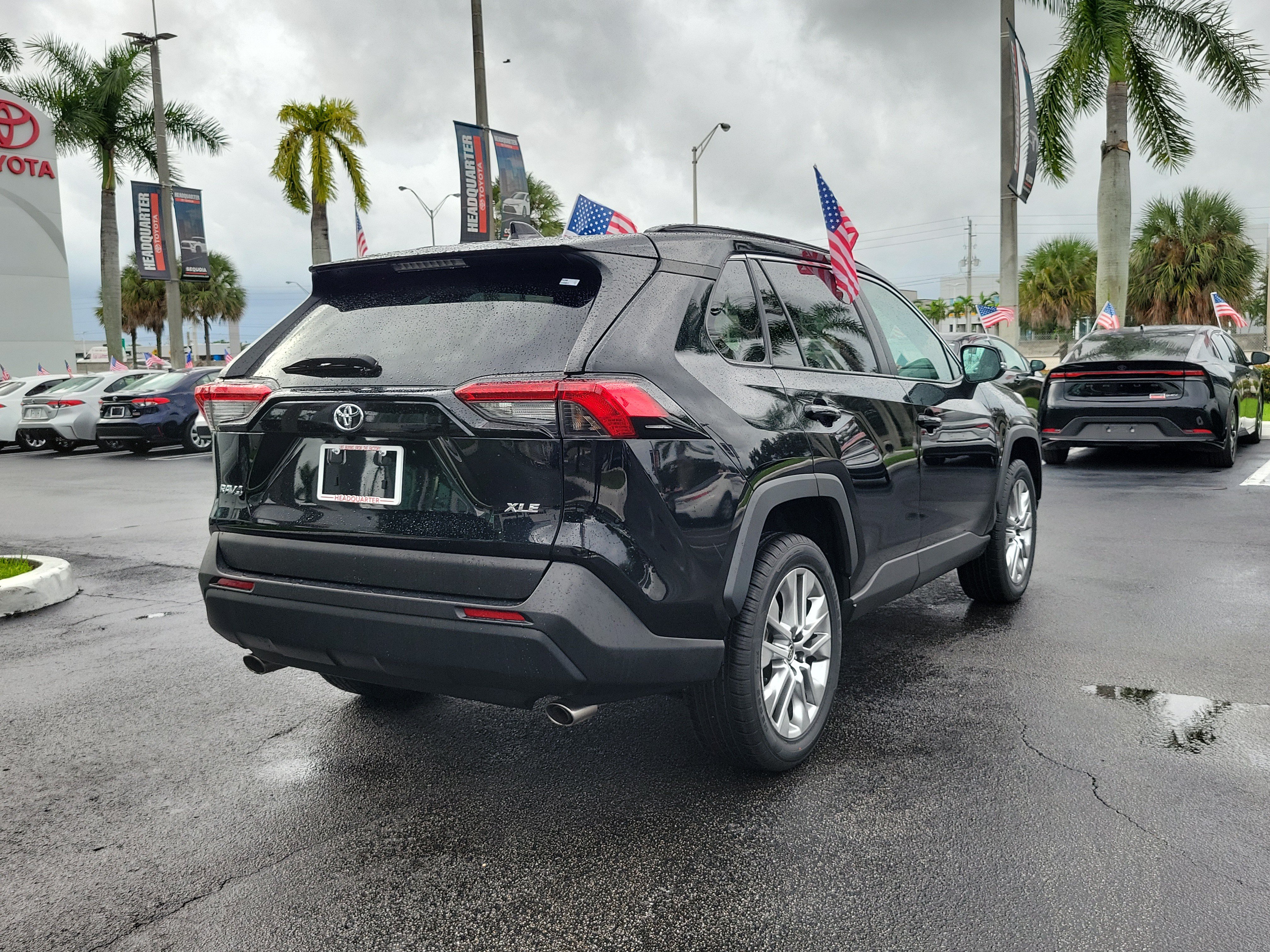 Used 2023 Toyota RAV4 XLE Premium FWD image 11
