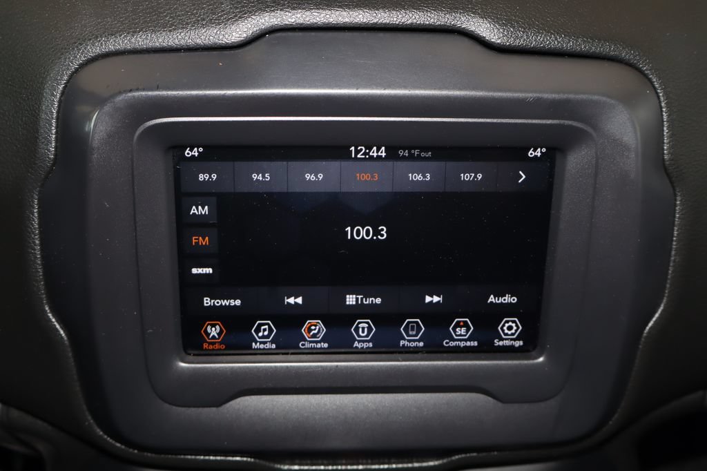 Used 2019 Jeep Renegade Latitude FWD image 24