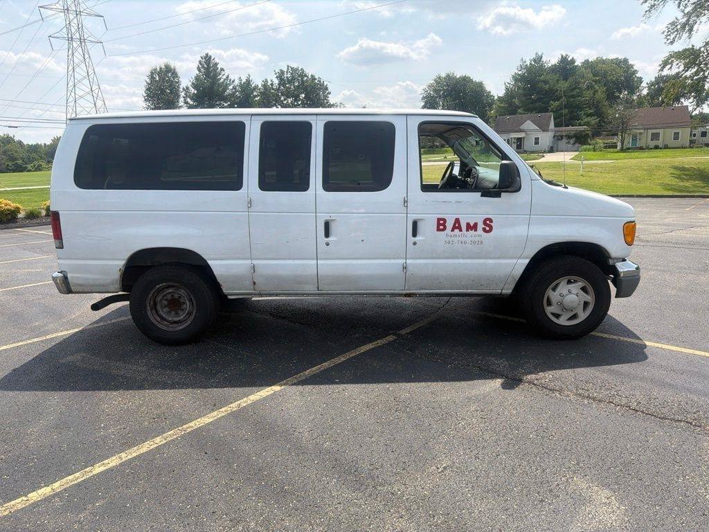 Used 2005 Ford E-350 and Econoline 350 XLT RWD image 6